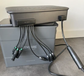 Achterkant van de Zendure Hyper 2000