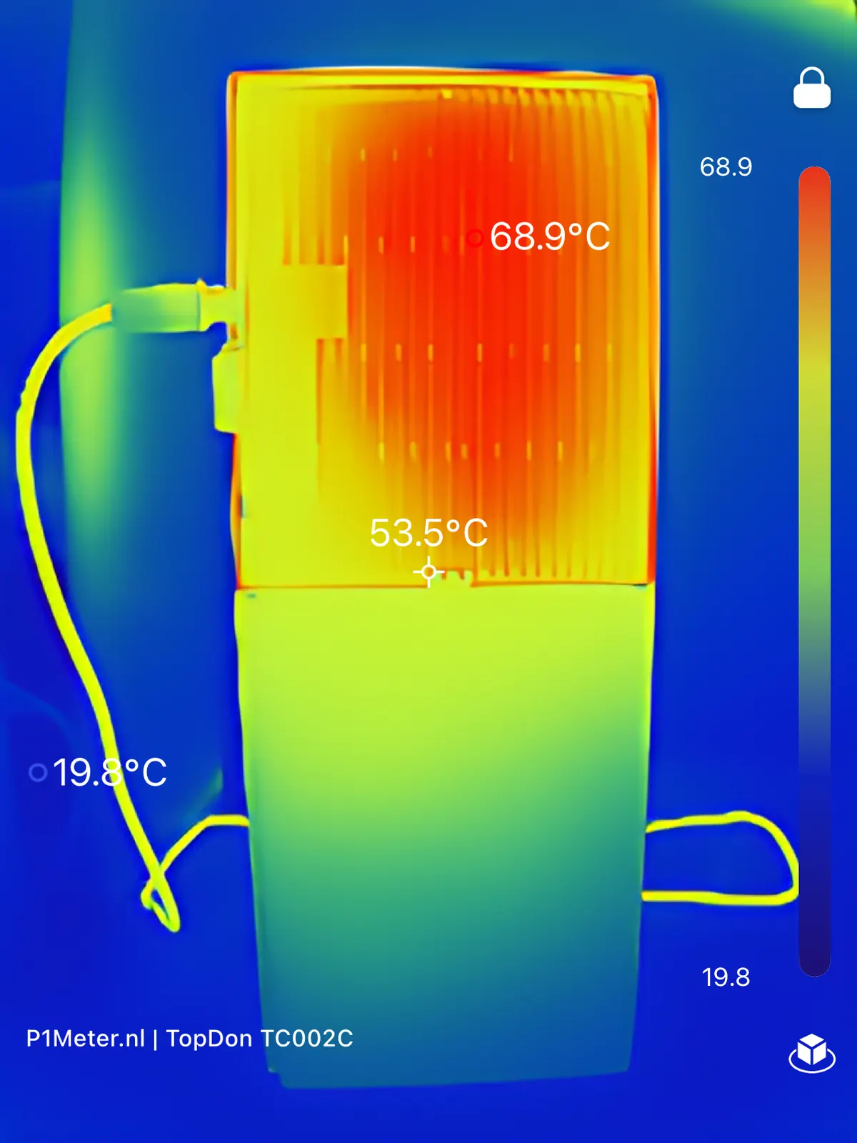 Warmtebeeld van de achterkant van de CONOW Atlas 6000 AC na een uur laden op 3.000 watt