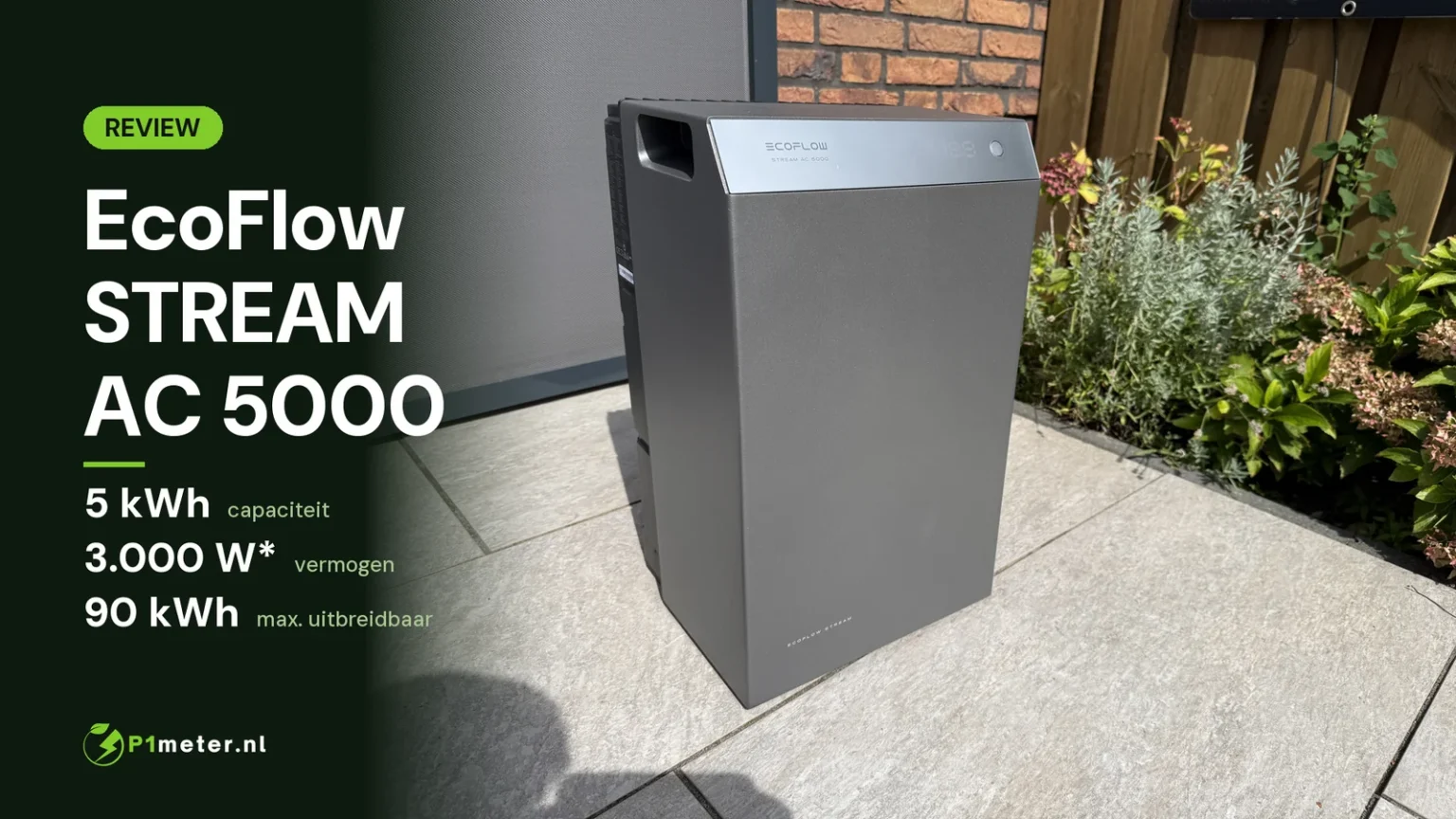 EcoFlow STREAM AC 5000 op de tegels in de tuin tijdens onze praktijktest